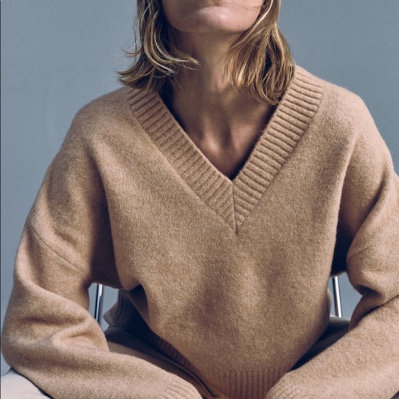 Oversized v-neck wool sweater | sold out everywhere - Picture 11 of 11